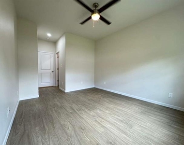 417 W Dulin Street - Photo Thumbnail 10