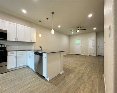 417 W Dulin Street - Photo Thumbnail 7