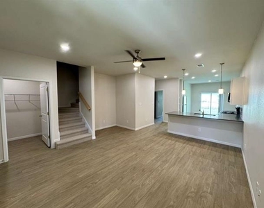 417 W Dulin Street - Photo Thumbnail 4