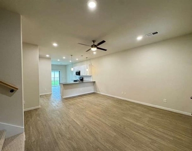 417 W Dulin Street - Photo Thumbnail 3