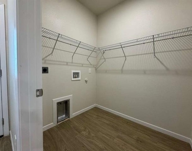1219 S Austin Street - Photo Thumbnail 12
