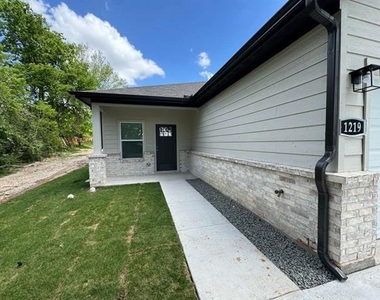 1219 S Austin Street - Photo Thumbnail 1