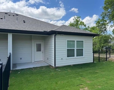 1219 S Austin Street - Photo Thumbnail 13
