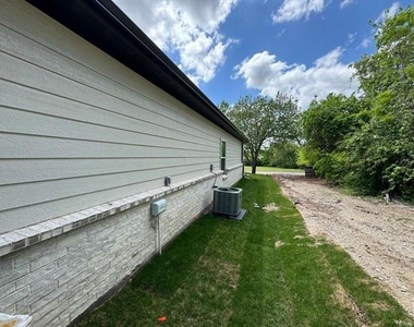 1219 S Austin Street - Photo Thumbnail 15