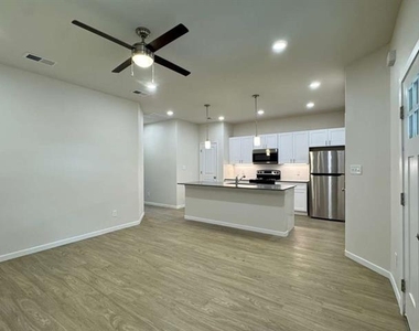 1219 S Austin Street - Photo Thumbnail 3