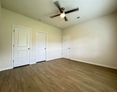 1219 S Austin Street - Photo Thumbnail 11