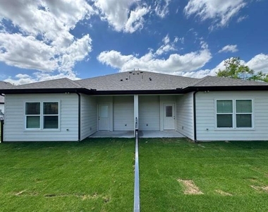 1219 S Austin Street - Photo Thumbnail 14