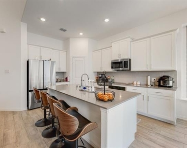 5126 Bancroft Drive - Photo Thumbnail 6