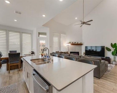 5126 Bancroft Drive - Photo Thumbnail 7
