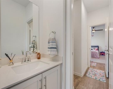 5126 Bancroft Drive - Photo Thumbnail 10