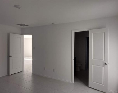5724 Rockrose Lane - Photo Thumbnail 7