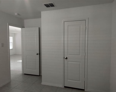 5724 Rockrose Lane - Photo Thumbnail 5