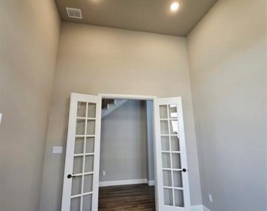 810 Elm Park Drive - Photo Thumbnail 19