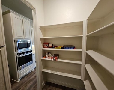 810 Elm Park Drive - Photo Thumbnail 22