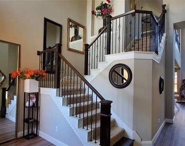 810 Elm Park Drive - Photo Thumbnail 2