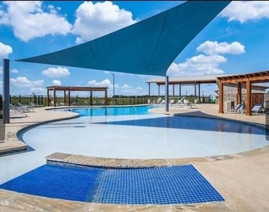 810 Elm Park Drive - Photo Thumbnail 5