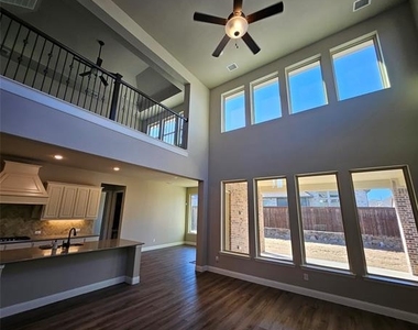 810 Elm Park Drive - Photo Thumbnail 26
