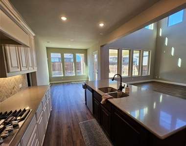 810 Elm Park Drive - Photo Thumbnail 24