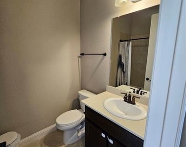 810 Elm Park Drive - Photo Thumbnail 10