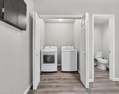 324 N Shore Place - Photo Thumbnail 19