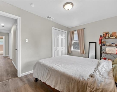 324 N Shore Place - Photo Thumbnail 12