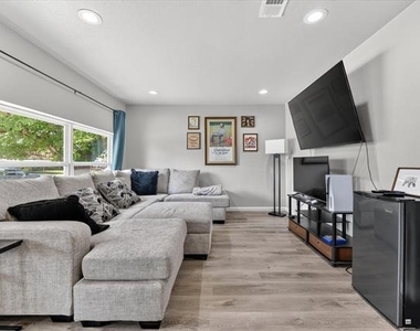 324 N Shore Place - Photo Thumbnail 2