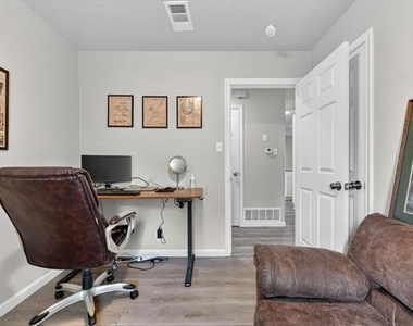 324 N Shore Place - Photo Thumbnail 14