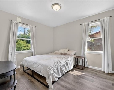 324 N Shore Place - Photo Thumbnail 15