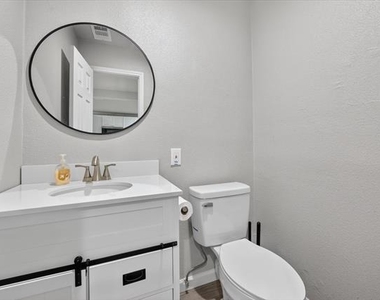 324 N Shore Place - Photo Thumbnail 18