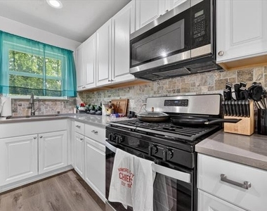 324 N Shore Place - Photo Thumbnail 9