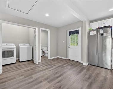 324 N Shore Place - Photo Thumbnail 4