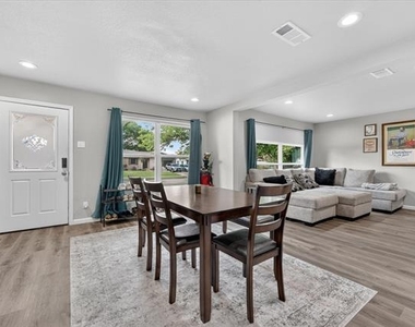 324 N Shore Place - Photo Thumbnail 5