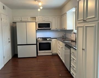 2127 Clarksdale Drive - Photo Thumbnail 7
