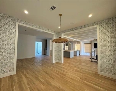 5800 Goodwin Avenue - Photo Thumbnail 9