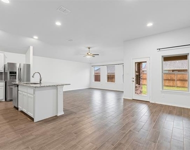 4807 Avion Drive - Photo Thumbnail 7