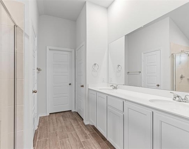 4807 Avion Drive - Photo Thumbnail 12