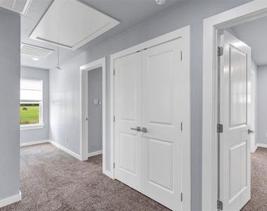 588 Highview Court - Photo Thumbnail 22