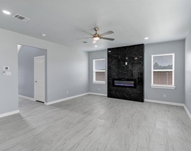 588 Highview Court - Photo Thumbnail 7
