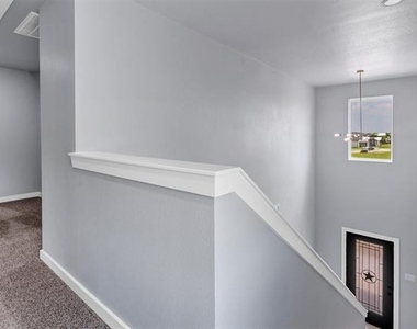 588 Highview Court - Photo Thumbnail 19