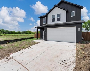 588 Highview Court - Photo Thumbnail 2