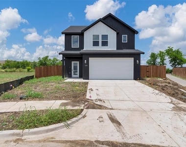 588 Highview Court - Photo Thumbnail 1