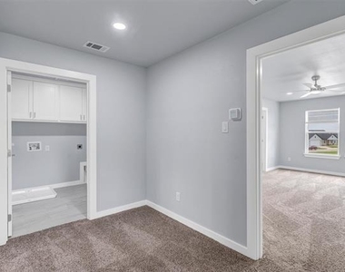 588 Highview Court - Photo Thumbnail 21