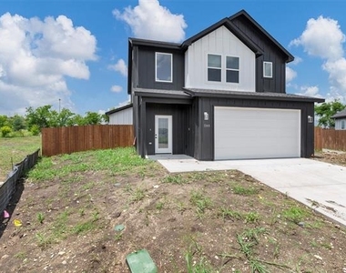588 Highview Court - Photo Thumbnail 3