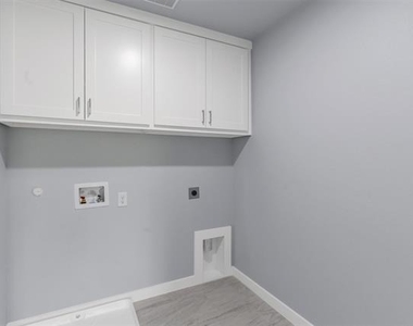 588 Highview Court - Photo Thumbnail 23