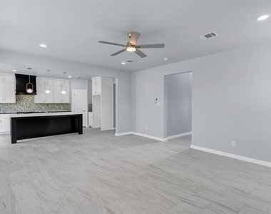 588 Highview Court - Photo Thumbnail 8