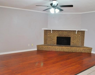 5528 Adams Drive - Photo Thumbnail 4