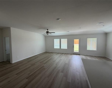 2203 Rannoch Street - Photo Thumbnail 5