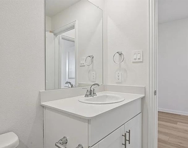 2203 Rannoch Street - Photo Thumbnail 9