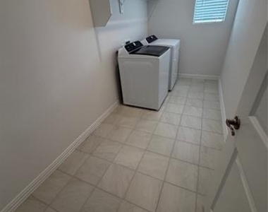 2203 Rannoch Street - Photo Thumbnail 12