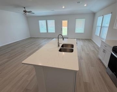 2203 Rannoch Street - Photo Thumbnail 4